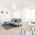 Feels Like Home Marques Modern Flat