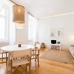 Feels Like Home Baixa Modern Apartment