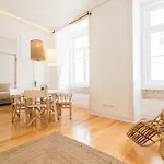 Feels Like Home Baixa Modern Apartment