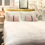 Golden Studio • A/C - Central