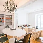 Estrela Neoclassical Apt- River View