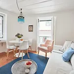 Alfama Light-Filled Apartment, By Timecooler