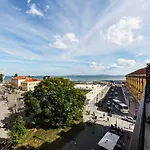 NEW! Unique 2 Bdr Apt River View Baixa Alfama C