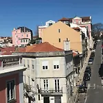 Beautiful Flat In Prime Location!Great View
