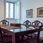 Spacious Tailor Made Bairro Alto