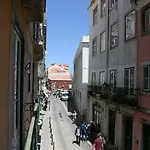 Stunning Apartment With Yard In Alfama