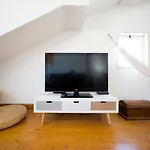 Quiet&Sunny central Lisbon apartment