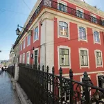 A Captivating Apartment Close To River Tagus In Lisbon