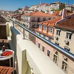 A Captivating Apartment Close To River Tagus In Lisbon