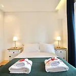 Stunning Graca Riverview Flat