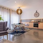 Lovelystay - Sunshine Residence In The Heart Of Graca