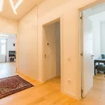 Spacious & Bright Apartment in Cais Sodre