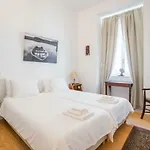 Spacious & Bright Apartment in Cais Sodre