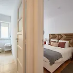 Belem Light Filled Apartment, By Timecooler