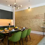 ALTIDO Modern Deluxe near Time Out Market
