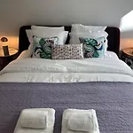 Architectural poetry in an unique 3bdrs view flat