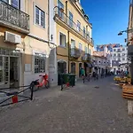 Aesthetic Riverview Apartment In Historical Lisbon
