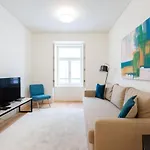 Feels Like Home Chiado Central Flat