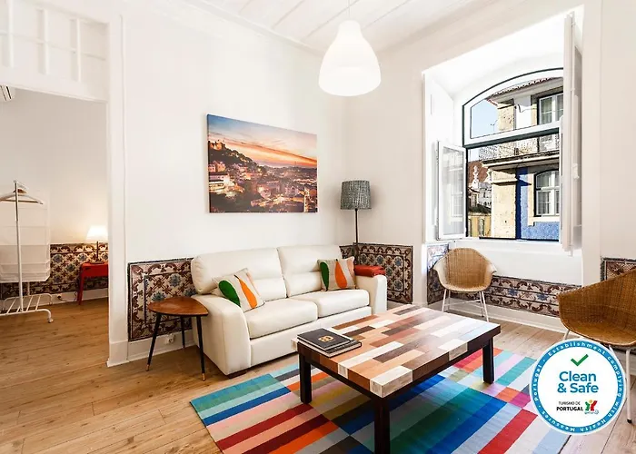 Whome | Fanqueiros Downtown Typical Apartment