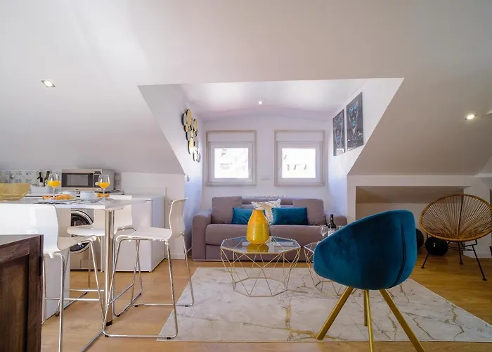 Good Karma - Bright And Sophisticated Apartment With Balcony
