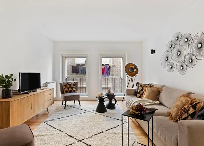 Beautiful 2 Bedroom Apartment In Bairro Alto