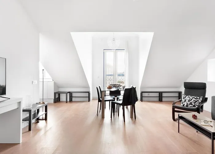 Joivy Modern Flat With River View Near Bica Elevator