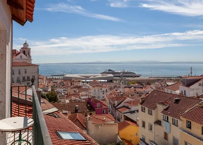 Alfama Stunning River And Historic City Views 2Bedrooms & 2Bathrooms Ac Balcony 18Th Century Building