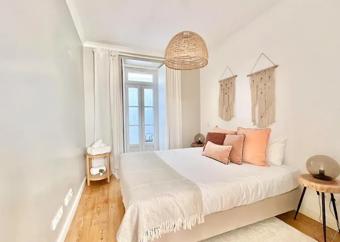 Vila Rosário 3 Charming with Patio&A/C - by HOMEFUL