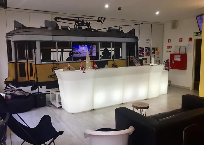Golden Tram 242 Suites & Hostel
