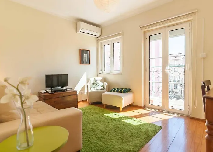 Cozy Two Bedroom Apartment In Santa Marinha