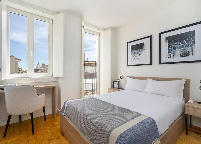 Whome Alfama 2-Bed Minimalist Retreat For Digital Nomads & Remote Workers