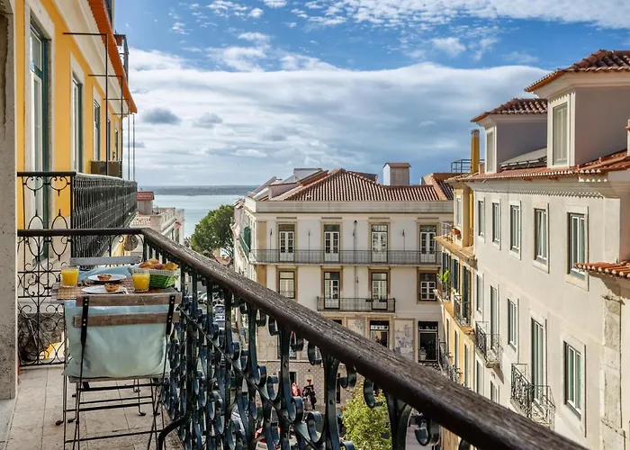 Castelo Apartment - Beautiful Balcony View