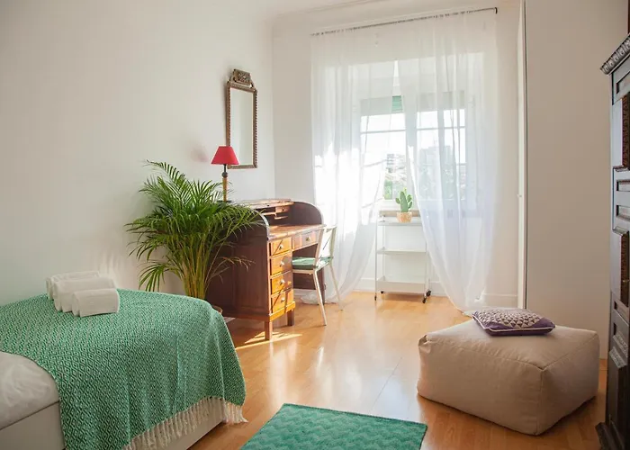 Ola Lisboa ! Central Apartment Lightning Quiet View Garden 10Mn Airport