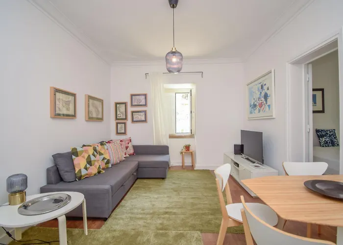 Charming Apartment Near Metro