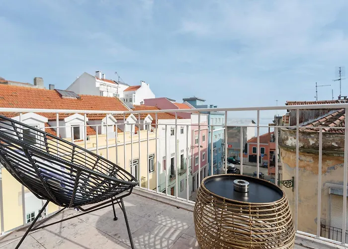 Cortes Apartment In Lisbon Historic Neighborhood