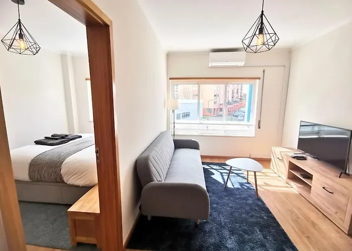 New Sunny House! Your Home Lisbon Apartment