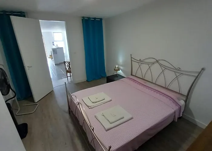 Alvito Guest House - Comfortable Room With Private Bathroom