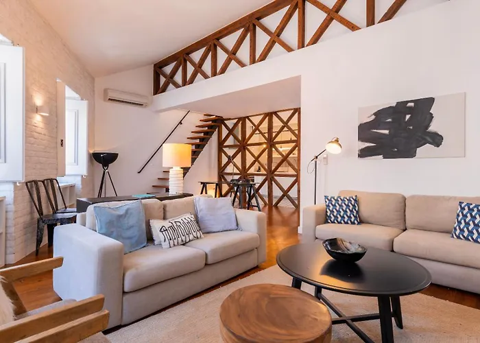 Charming 3Bdr Duplex In City Center By Lovelystay