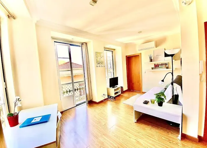 Charming Flat In Chiado-Lisbon