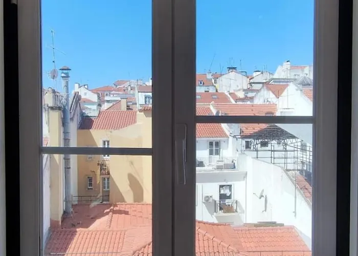 Quarto Triplo Com Wc Privativo No Coracao Do Chiado