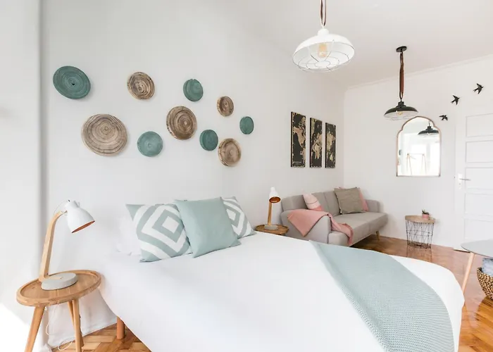 Stroll To Coffee Shops Near A Renovated Hillside Apartment In Graca