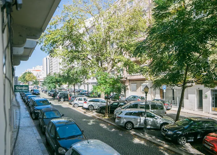 Apartament With A Terrace In The Heart Of Lisbon, 300