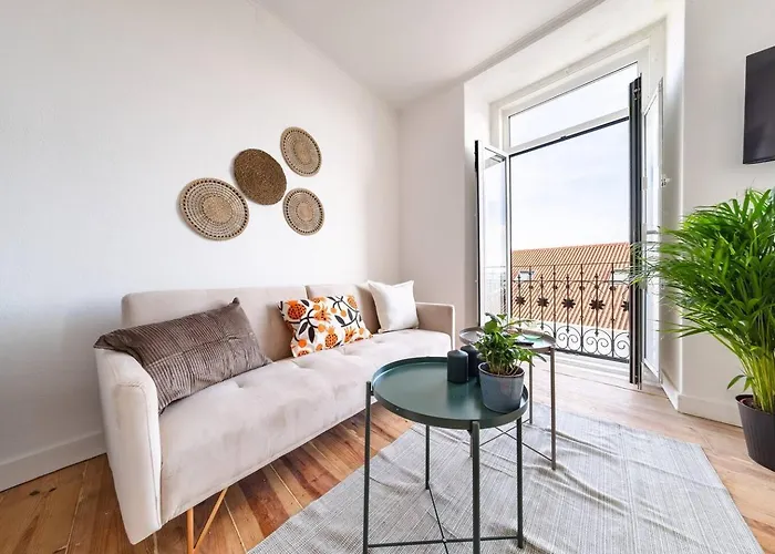Spacious 5 Bedroom - River Views