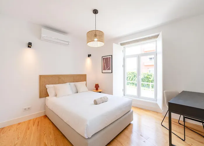 Sunny Lisbon Apartments By Soulplaces