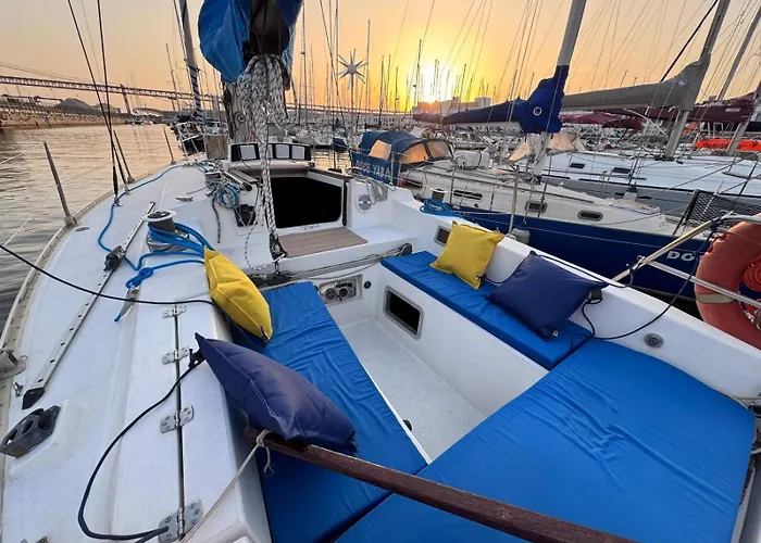 Lisbon Cosy Boat
