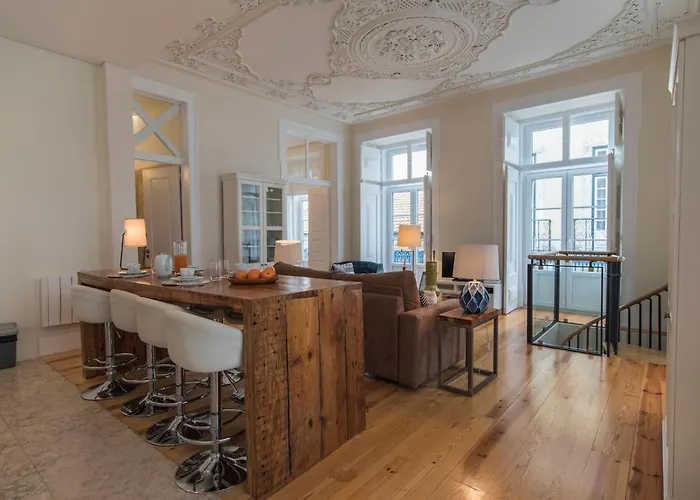 Lovelystay - Cozy Duplex Home In Alfama