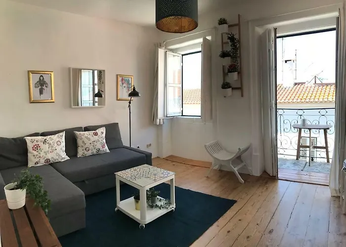 Beautiful Flat In Prime Location!Great View