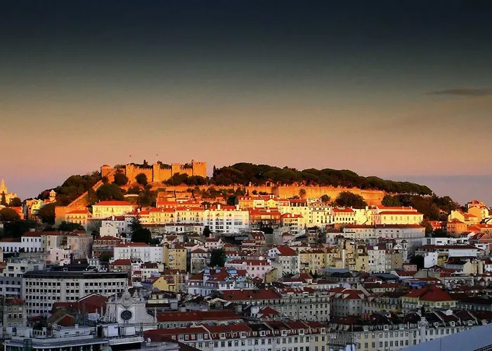 Chiado Apartment With View To The Castle