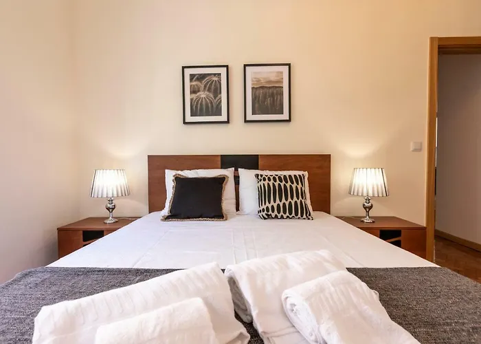 Like-Home-T3 Apt-Campolide, Near Amoreiras Mall