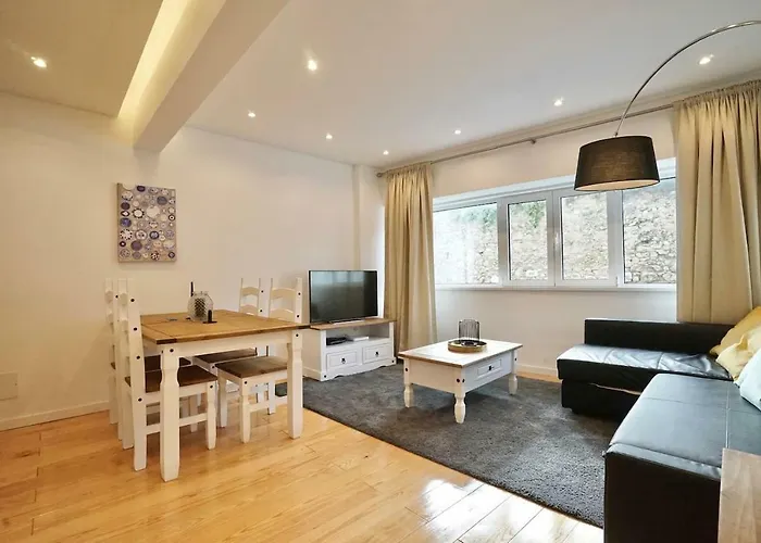 Stunning Graca Riverview Flat